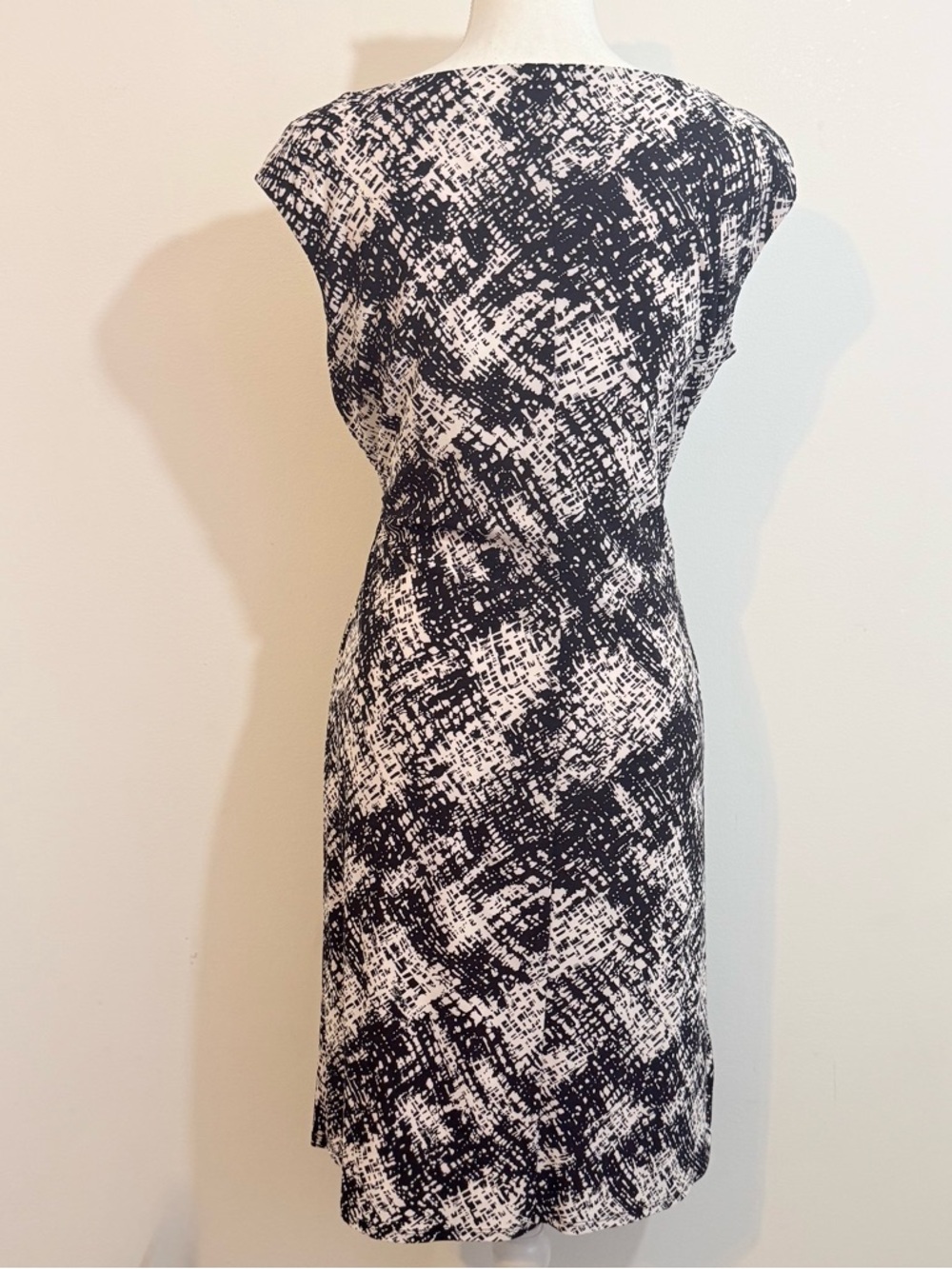 NWT Chaps Black White Abstract Ruched Sheath Dress Size Large - Picture 3 of 9